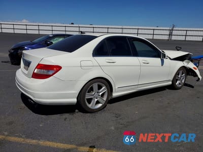 Trzecie zdjęcie samochodu z tyłu: 2011 MERCEDES-BENZ C VIN:WDDGF5EB2BA515749 - miniatura