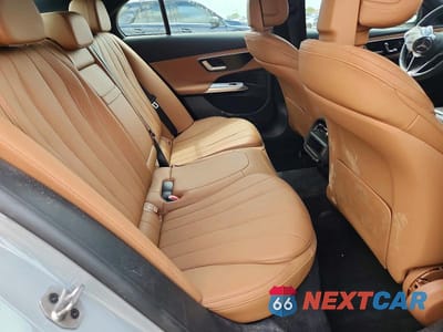 Zdjęcie 10 z 12 samochodu: 2025 MERCEDES-BENZ E 350 VIN:W1KLF4GBXSA135659 - miniatura