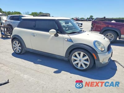 Czwarte zdjęcie samochodu z boku: 2010 MINI COOPER S VIN:WMWMF7C52ATZ71627 - miniatura