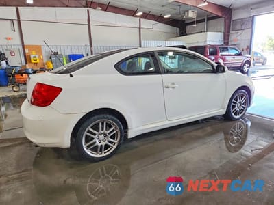 Trzecie zdjęcie samochodu z tyłu: 2005 SCION TC BASE VIN:JTKDE177050016596 - miniatura