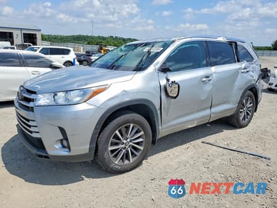 2017 TOYOTA HIGHLANDER XLE 5TDJZRFH2HS511830 - główne zdjęcie licytacji z USA - miniatura