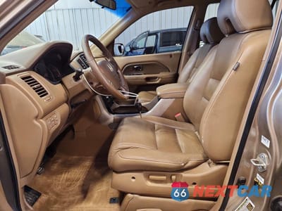 Zdjęcie 7 z 13 samochodu: 2006 HONDA PILOT EX VIN:2HKYF18716H557620 - miniatura