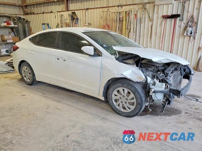 Czwarte zdjęcie samochodu z boku: 2019 HYUNDAI ELANTRA SE VIN:5NPD74LF4KH415901 - miniatura