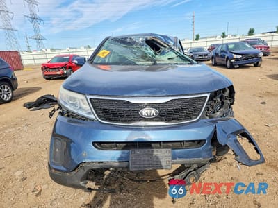 Piąte zdjęcie samochodu w środku: 2014 KIA SORENTO LX VIN:5XYKT3A69EG446220 - miniatura