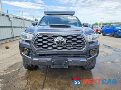 Piąte zdjęcie samochodu w środku: 2020 TOYOTA TACOMA SR5 V6 VIN:5TFDZ5BN1LX055100 - miniatura
