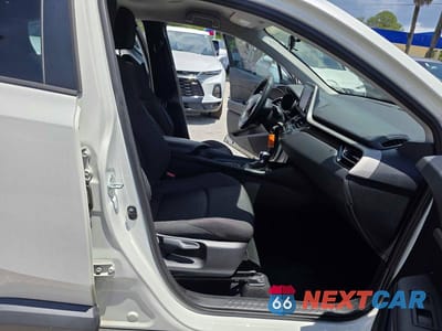 Piąte zdjęcie samochodu w środku: 2021 TOYOTA C-HR LE VIN:NMTKHMBXXMR130551 - miniatura