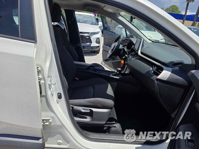 Piąte zdjęcie samochodu w środku: 2021 TOYOTA C-HR LE VIN:NMTKHMBXXMR130551 - miniatura