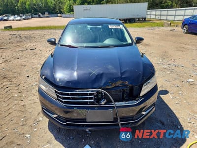 Piąte zdjęcie samochodu w środku: 2017 VOLKSWAGEN PASSAT S VIN:1VWAT7A35HC015565 - miniatura