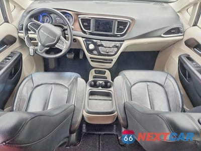 Zdjęcie 8 z 13 samochodu: 2018 CHRYSLER PACIFICA TOURING L VIN:2C4RC1BG8JR124149 - miniatura