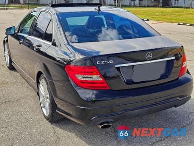 Trzecie zdjęcie samochodu z tyłu: 2012 MERCEDES-BENZ C 250 VIN:WDDGF4HB2CR194515 - miniatura
