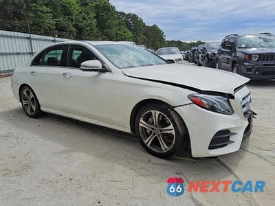 Czwarte zdjęcie samochodu z boku: 2020 MERCEDES-BENZ E 350 4MATIC VIN:WDDZF8EBXLA756454 - miniatura