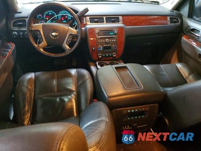 Zdjęcie 8 z 14 samochodu: 2013 CHEVROLET SUBURBAN K1500 LT VIN:1GNSKJE72DR136184 - miniatura