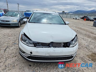 Piąte zdjęcie samochodu w środku: 2017 VOLKSWAGEN GOLF ALLTRACK S VIN:3VWH17AU3HM526140 - miniatura