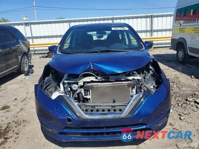 Piąte zdjęcie samochodu w środku: 2018 NISSAN VERSA NOTE SV VIN:3N1CE2CP6JL369780 - miniatura
