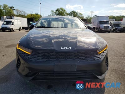 Piąte zdjęcie samochodu w środku: 2023 KIA K5 LXS VIN:5XXG14J28PG196135 - miniatura