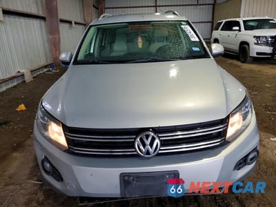 Piąte zdjęcie samochodu w środku: 2014 VOLKSWAGEN TIGUAN S VIN:WVGAV3AX2EW556751 - miniatura