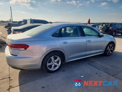 Trzecie zdjęcie samochodu z tyłu: 2021 VOLKSWAGEN PASSAT SE VIN:1VWSA7A33MC014984 - miniatura