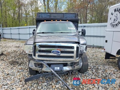 Piąte zdjęcie samochodu w środku: 2005 FORD F350 SUPER DUTY DUMP TRUCK VIN:1FDWF375X5EB96966 - miniatura