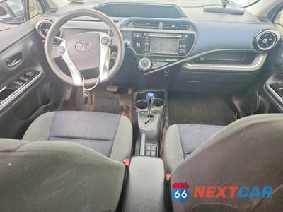 Zdjęcie 8 z 12 samochodu: 2015 TOYOTA PRIUS C THREE VIN:JTDKDTB34F1112065 - miniatura