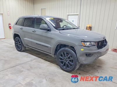 Czwarte zdjęcie samochodu z boku: 2022 JEEP GRAND CHEROKEE LAREDO E VIN:1C4RJFAG2NC146683 - miniatura