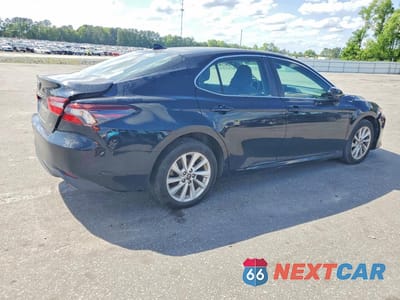Trzecie zdjęcie samochodu z tyłu: 2022 TOYOTA CAMRY LE VIN:4T1C11AK8NU625502 - miniatura