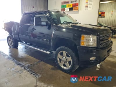 Czwarte zdjęcie samochodu z boku: 2013 CHEVROLET SILVERADO K2500 HEAVY DUTY LTZ VIN:1GC1KYE87DF134891 - miniatura