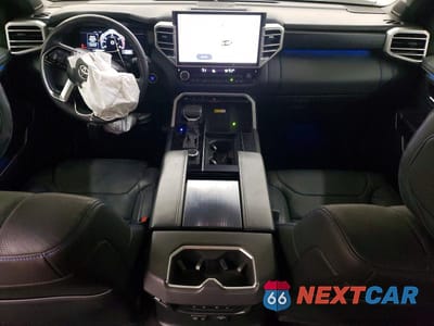 Zdjęcie 8 z 13 samochodu: 2023 TOYOTA TUNDRA PLATINUM VIN:5TFNA5DB8PX123820 - miniatura