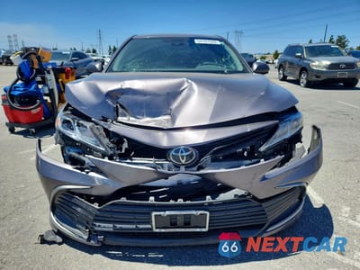 Piąte zdjęcie samochodu w środku: 2023 TOYOTA CAMRY LE VIN:4T1C11AK8PU081702 - miniatura