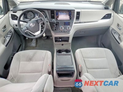 Zdjęcie 8 z 13 samochodu: 2017 TOYOTA SIENNA LE VIN:5TDKZ3DC3HS880561 - miniatura