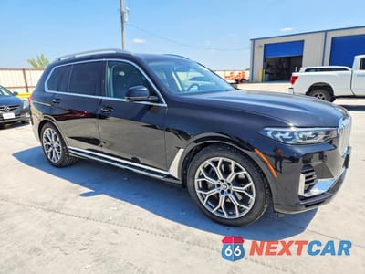 Czwarte zdjęcie samochodu z boku: 2020 BMW X7 XDRIVE40I VIN:5UXCW2C08L9B58977 - miniatura