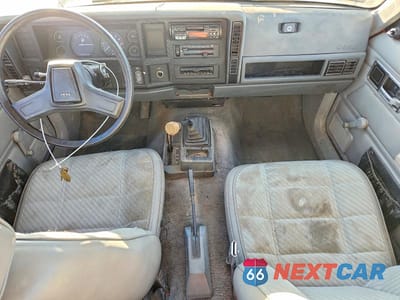 Zdjęcie 8 z 13 samochodu: 1989 JEEP CHEROKEE VIN:1J4FJ28L9KL540279 - miniatura