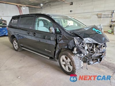Czwarte zdjęcie samochodu z boku: 2019 TOYOTA SIENNA L 7-PASSENGER VIN:5TDZZ3DC1KS974265 - miniatura