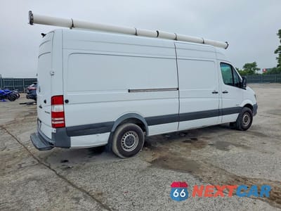 Trzecie zdjęcie samochodu z tyłu: 2015 MERCEDES BENZ SPRINTER 2500 DELIVERY VAN VIN:WD3PE8DC3FP111087 - miniatura