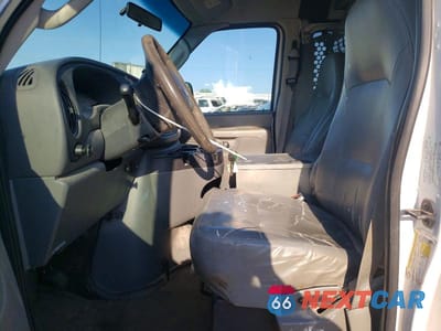 Zdjęcie 7 z 13 samochodu: 2007 FORD ECONOLINE E250 VAN VIN:1FTNE24L47DA39524 - miniatura