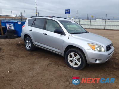 Czwarte zdjęcie samochodu z boku: 2006 TOYOTA RAV4 BASE VIN:JTMBK33V266007419 - miniatura
