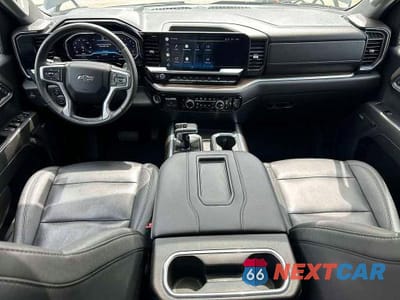 Piąte zdjęcie samochodu w środku: 2022 CHEVROLET SILVERADO K1500 RST VIN:1GCUDEET5NZ575509 - miniatura