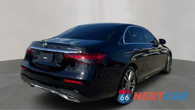 Czwarte zdjęcie samochodu z boku: 2022 MERCEDES-BENZ E 350 4MATIC VIN:W1KZF8EBXNB029411 - miniatura