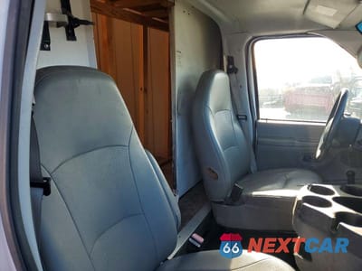 Zdjęcie 11 z 13 samochodu: 2007 FORD E450 BOX TRUCK VIN:1FDXE45P27DA56002 - miniatura