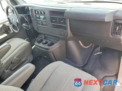 Zdjęcie 8 z 12 samochodu: 2010 CHEVROLET EXPRESS 1500 CARGO DELIVERY VAN VIN:1GCUGADX8A1171259 - miniatura