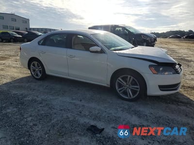 Czwarte zdjęcie samochodu z boku: 2014 VOLKSWAGEN PASSAT SE VIN:1VWBS7A38EC100824 - miniatura