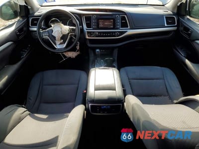 Zdjęcie 8 z 14 samochodu: 2018 TOYOTA HIGHLANDER LE VIN:5TDZZRFH7JS239641 - miniatura