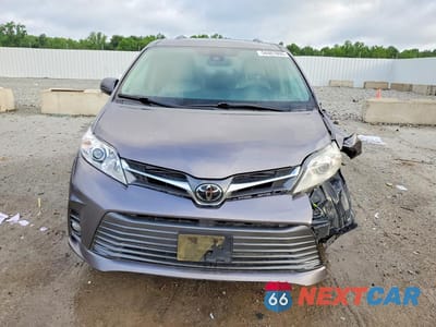 Piąte zdjęcie samochodu w środku: 2018 TOYOTA SIENNA XLE 8-PASSENGER VIN:5TDYZ3DC8JS910525 - miniatura