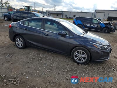 Czwarte zdjęcie samochodu z boku: 2017 CHEVROLET CRUZE LT VIN:1G1BE5SM1H7171455 - miniatura
