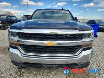 Piąte zdjęcie samochodu w środku: 2018 CHEVROLET SILVERADO K1500 LT VIN:1GCVKREC5JZ237619 - miniatura