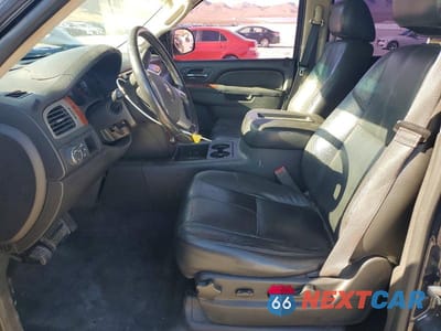 Zdjęcie 7 z 12 samochodu: 2013 CHEVROLET SUBURBAN C1500 LT VIN:1GNSCJE02DR218173 - miniatura