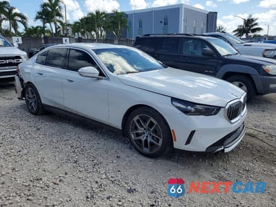 Czwarte zdjęcie samochodu z boku: 2024 BMW I5 EDRIVE 40 VIN:WBY33FK04RCR39327 - miniatura