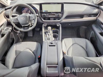 Zdjęcie 8 z 12 samochodu: 2026 TOYOTA GRAND HIGHLANDER PLATINUM VIN:5TDAAAB58TS110621 - miniatura