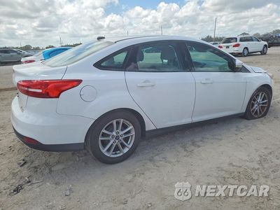Trzecie zdjęcie samochodu z tyłu: 2016 FORD FOCUS SE VIN:1FADP3F23GL356366 - miniatura