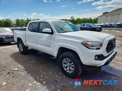 Czwarte zdjęcie samochodu z boku: 2018 TOYOTA TACOMA SR5 V6 VIN:5TFCZ5AN4JX129331 - miniatura