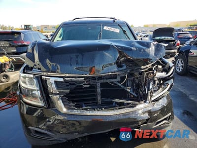 Piąte zdjęcie samochodu w środku: 2019 CHEVROLET SUBURBAN K1500 LT VIN:1GNSKHKC8KR288302 - miniatura